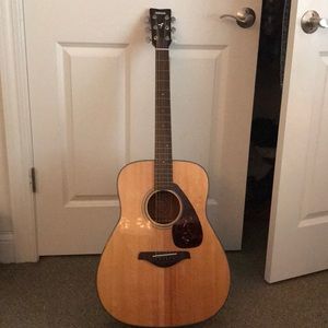Yamaha FG700S acoustic guitar